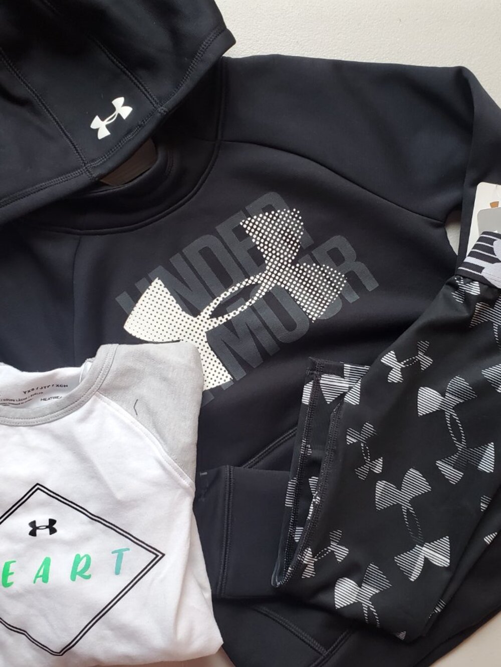 Under Armour Girls Size XS Hoodie ~ Capri Leggings ~ Top ~ NEW Black White